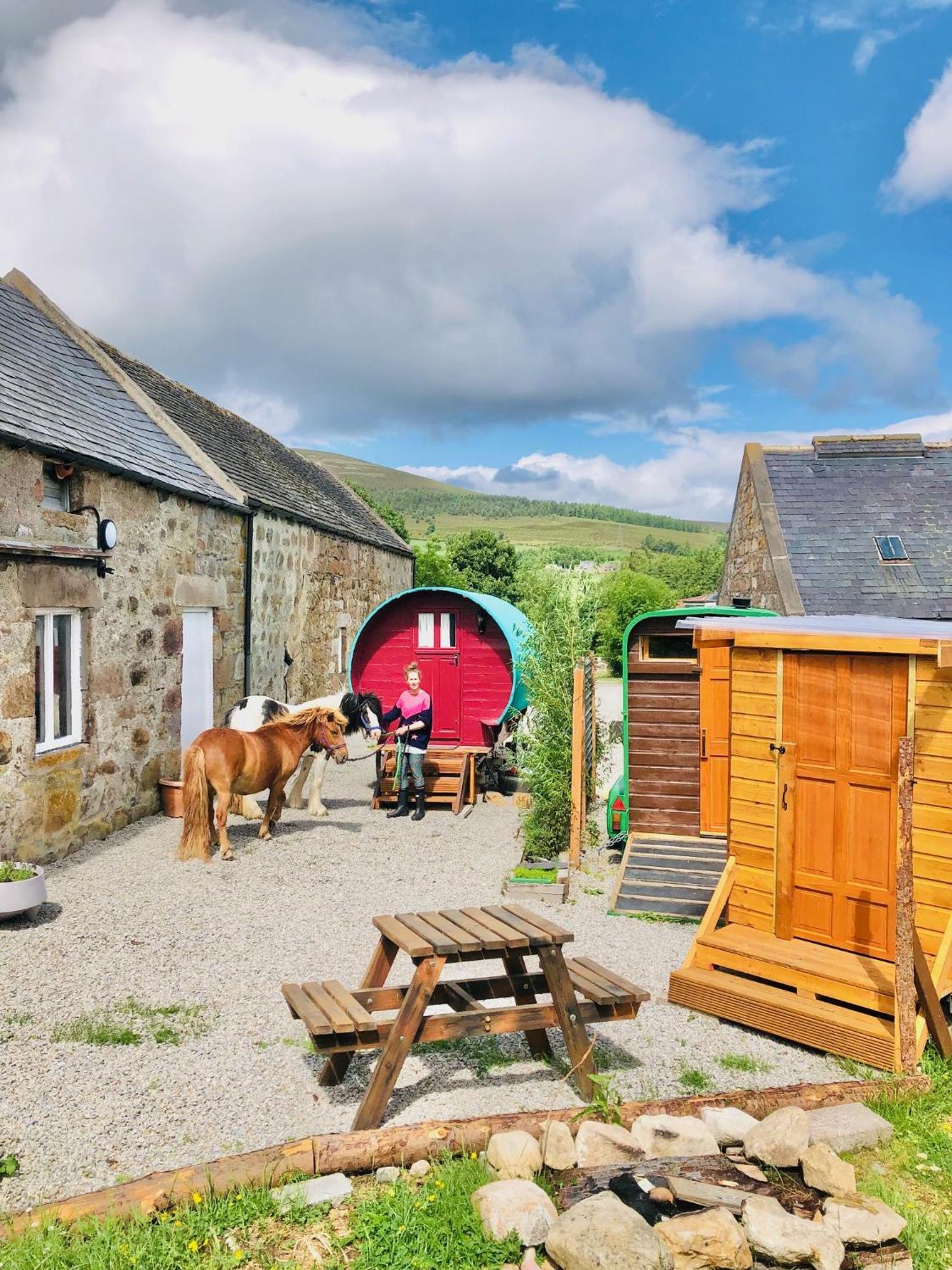 Bowtop Wagon At Lettoch Farm Keith Exterior foto